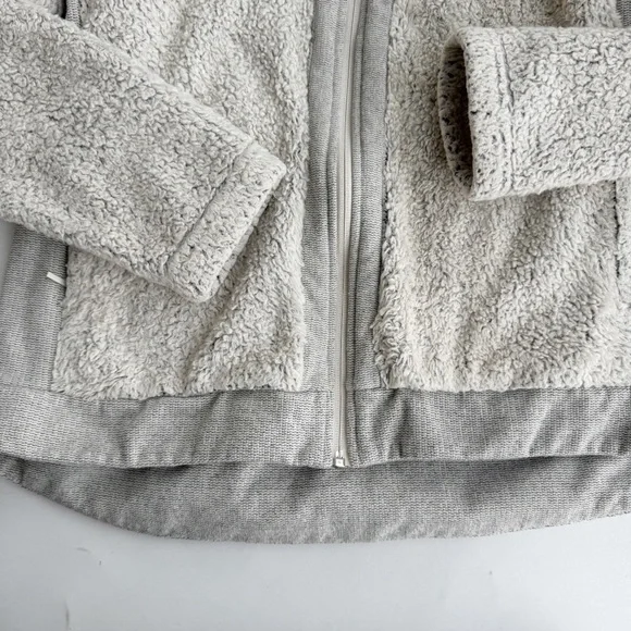 The North Face Women's Jacket - Picture 2 of 5